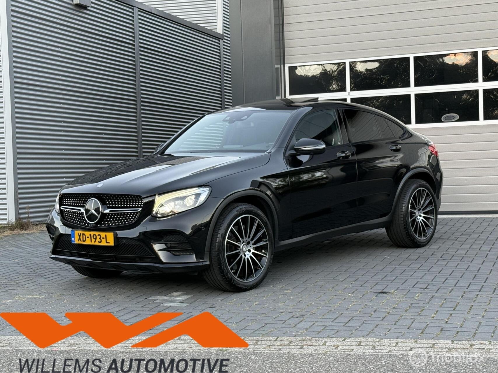 Mercedes GLC Coupé 220d 4MATIC AMG|ACC|Pano||Bur|Trkhk|luch, Auto's, Automaat, Dealer onderhouden, Euro 6, Zwart