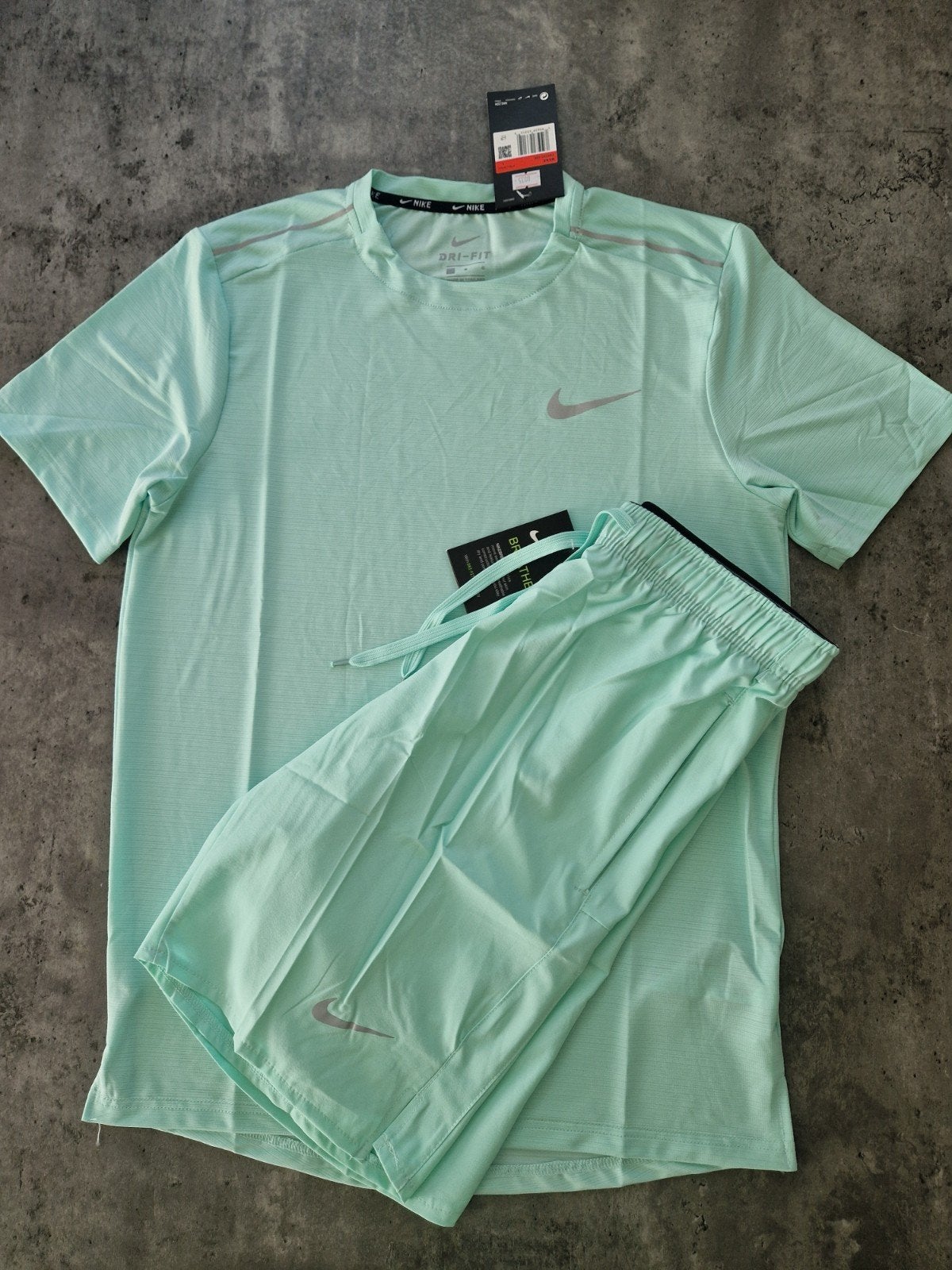 Nike Dri-FIT Sportset - Maat L (valt als M), Fitness, Maat 48/50 (M), Nike, Nieuw