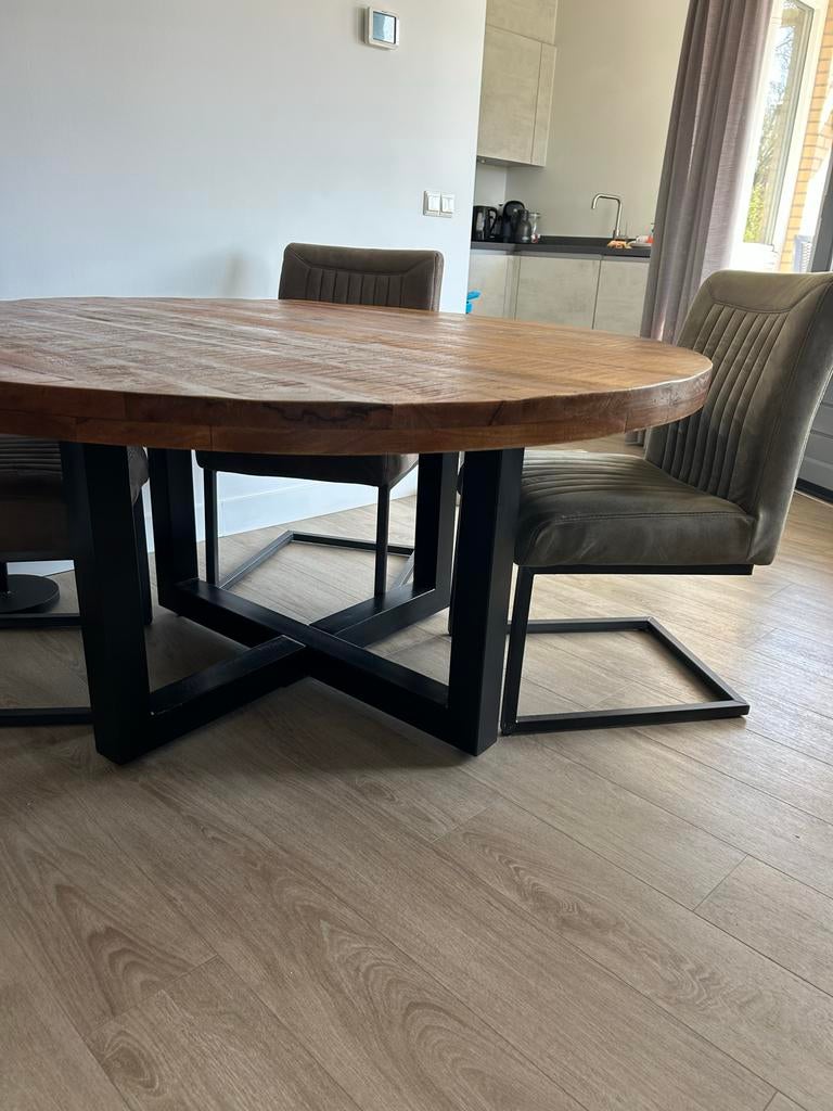 Ronde eettafel van mangohout met metalen onderstel, Huis en Inrichting, Tafels | Eettafels, Zo goed als nieuw, 100 tot 150 cm