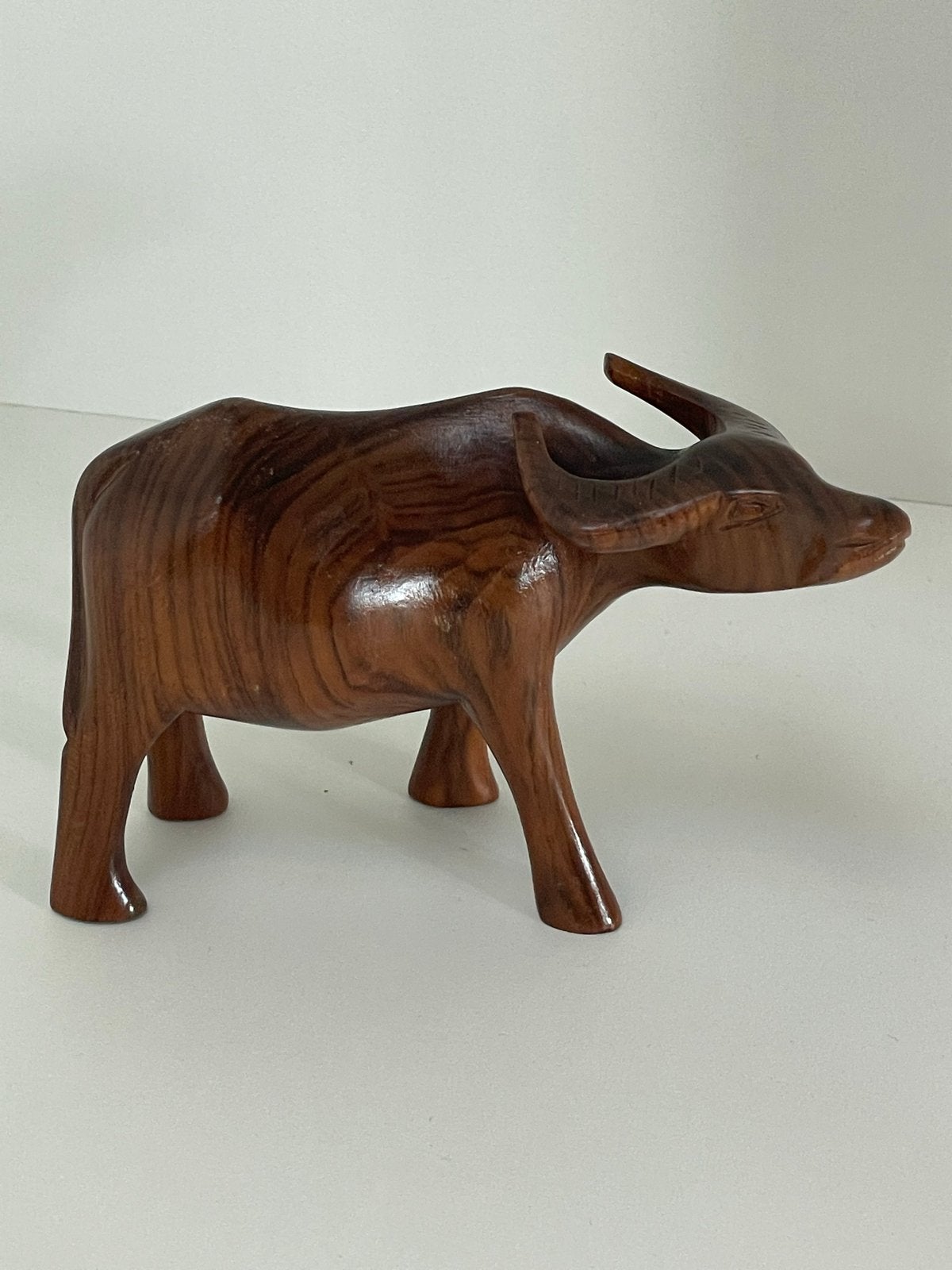 Houten buffel beeldje - Handgesneden - Coromandel, Minder dan 20 cm, Ophalen of Verzenden, Beeld, Hout