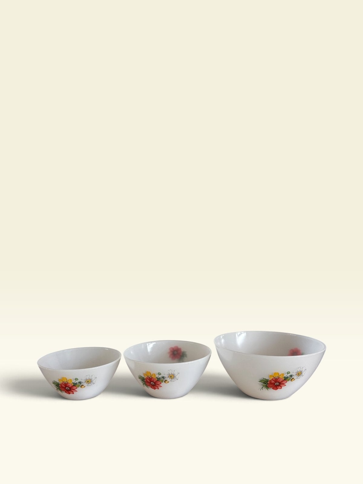 Arcopal France - Set van 3 Vintage Schalen met Bloemenprint, Huis en Inrichting, Ophalen of Verzenden, Wit, Overige merken, Glas