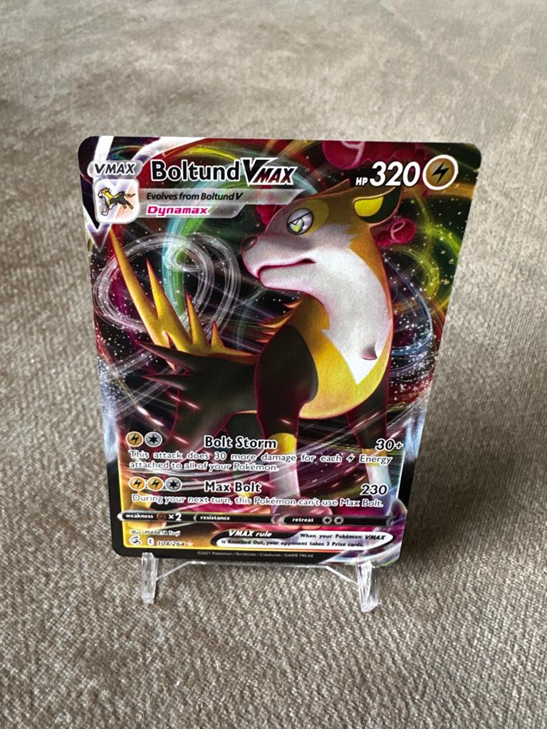 Boltund VMAX 104/264 Fusion Strike Pokémon Kaart, Ophalen of Verzenden, Zo goed als nieuw, Losse kaart, Foil