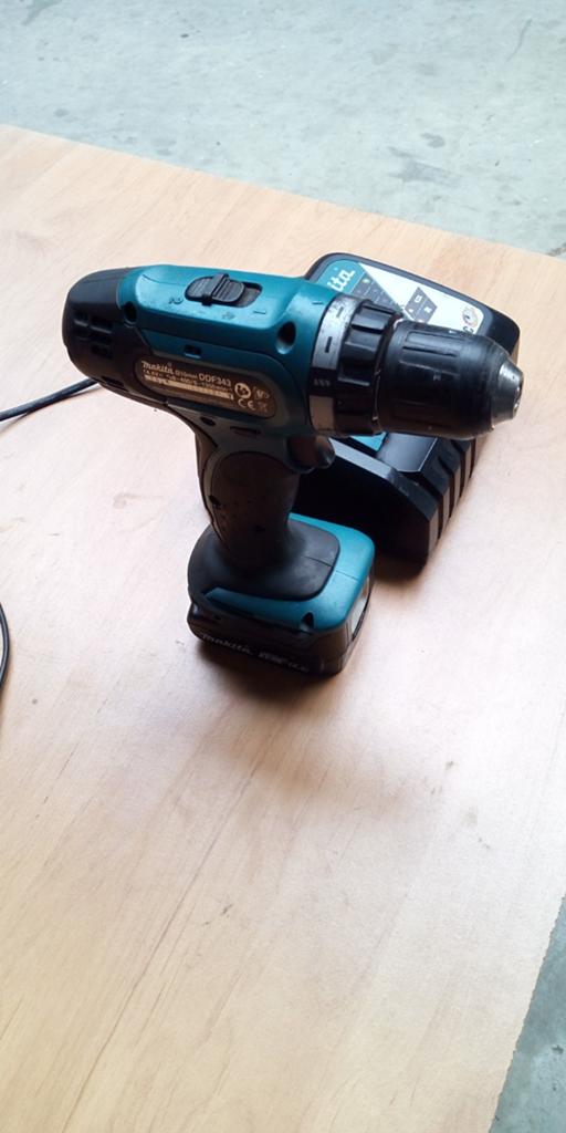 Makita Boormachine met Accu en Lader - Zo goed als nieuw, Doe-het-zelf en Verbouw, Gereedschap | Boormachines, Ophalen, Zo goed als nieuw