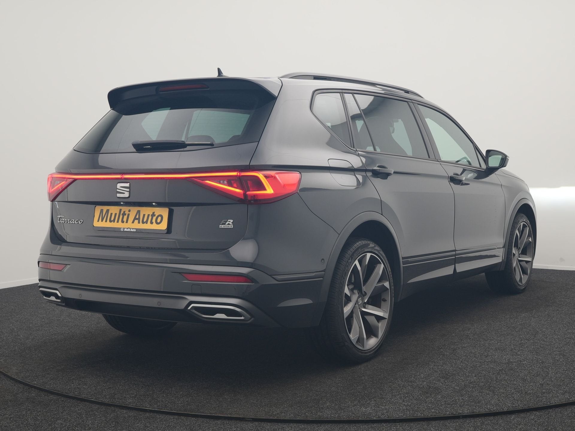 SEAT Tarraco 1.4 TSI e-Hybrid PHEV FR 245pk Dealer O.H | Pan, Auto's, Dealer onderhouden, Zwart, 4 cilinders, Adaptive Cruise Control