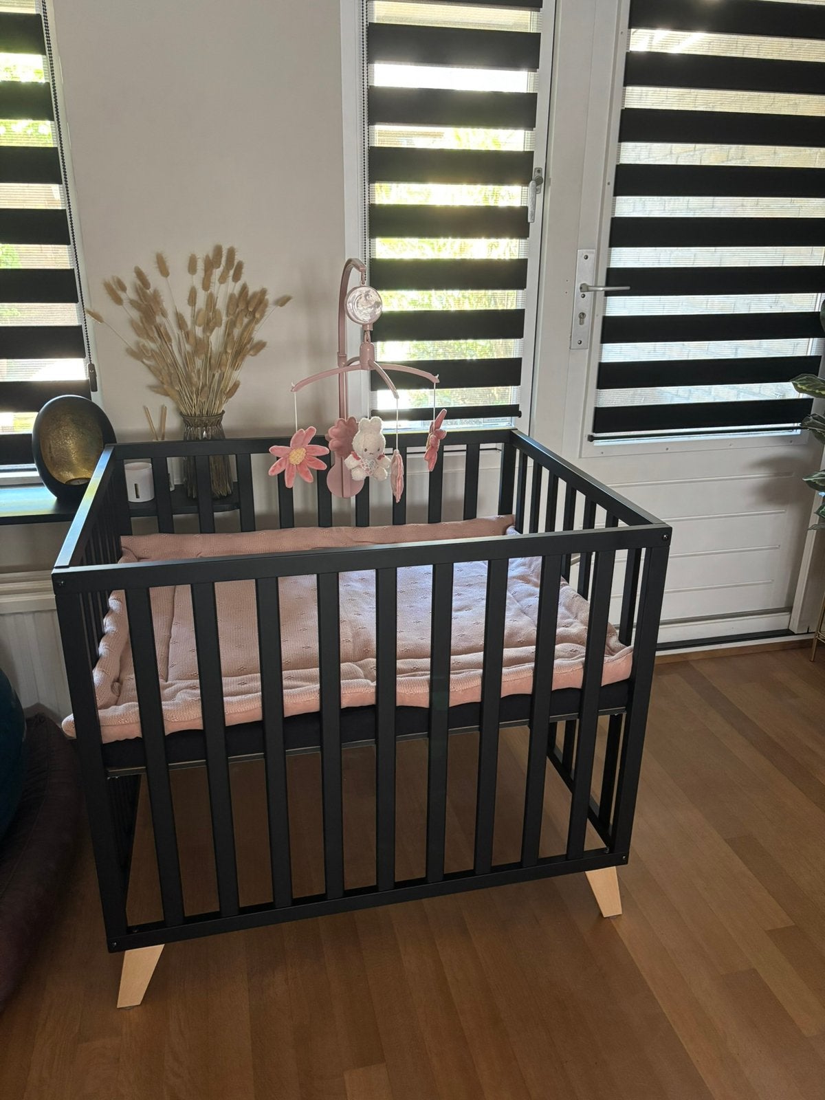 Zwarte box 75x95cm inclusief boxmatras en boxkleed, Kinderen en Baby's, Boxen, Ophalen, Gebruikt, Rechthoekig, In hoogte verstelbaar