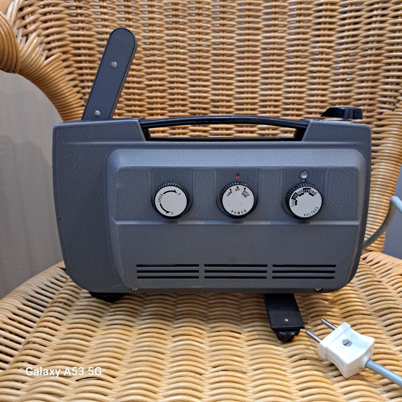 Realview electra 8 M/M ,Projector., Verzamelen, Fotografica en Filmapparatuur, Ophalen, Projector