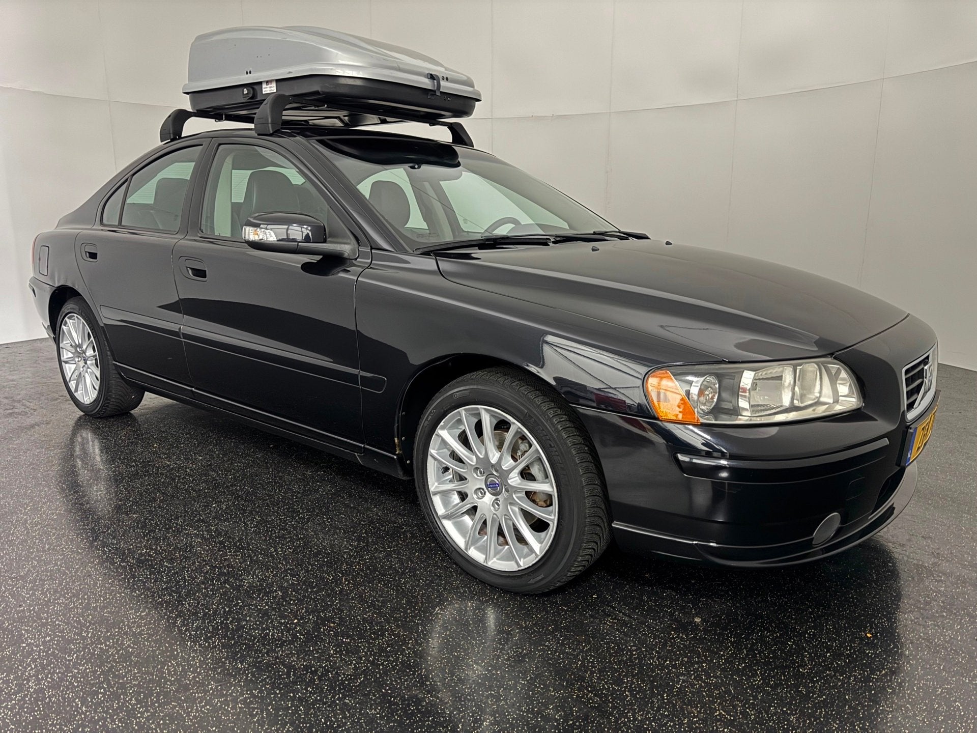Volvo S60 2.4D AUT, Auto's, Gebruikt, Zwart, Bedrijf, Diesel