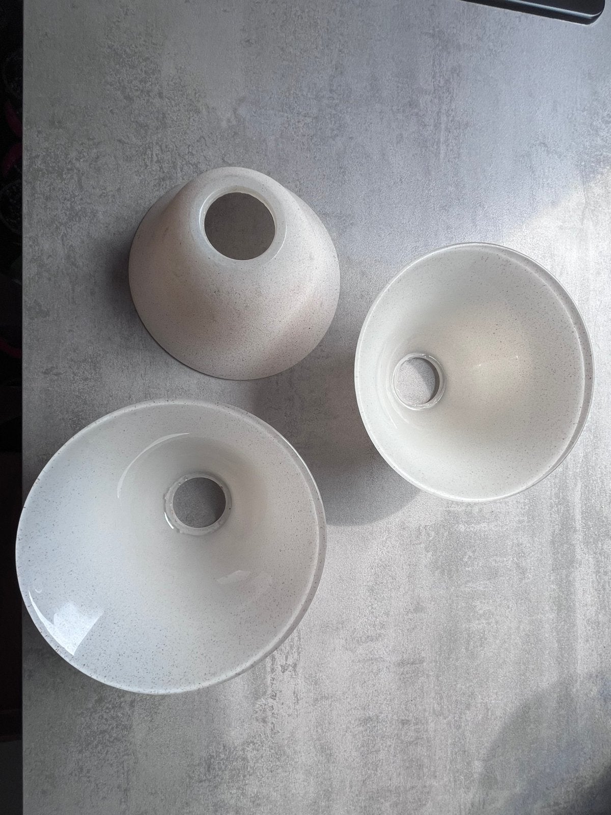 3 stuks lampen kappen van melkglas., Huis en Inrichting, Lampen | Lampenkappen, 17 cm, Overige typen, Rond, Ophalen of Verzenden