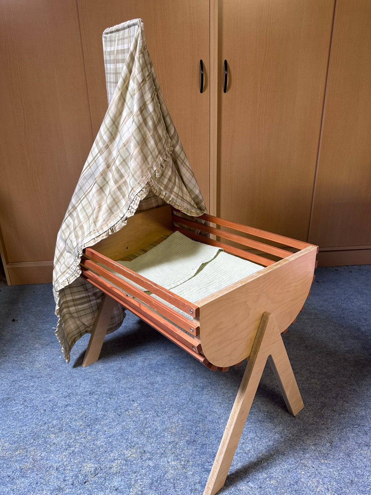 Vintage houten poppenwieg, Ophalen, Zo goed als nieuw, Babypop