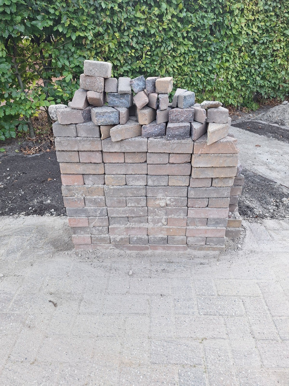 Gratis af te halen: ca. 3m2 betonklinkers, Tuin en Terras, Tegels en Klinkers, Ophalen, Gebruikt, Klinkers, Minder dan 5 m²