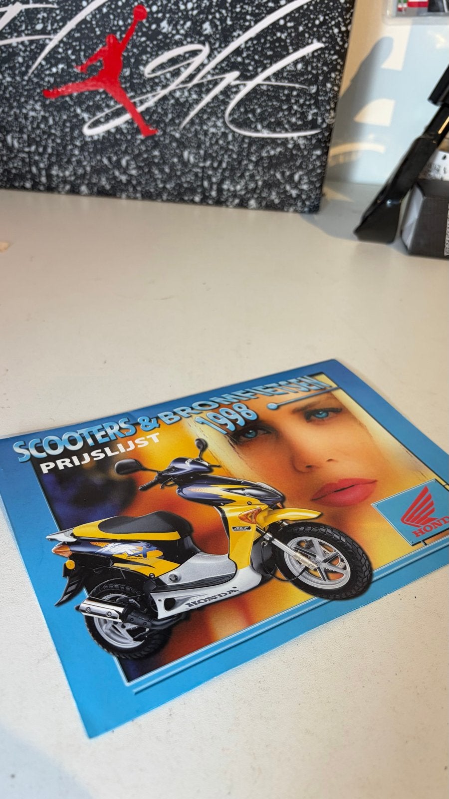 Honda Scooters & Bromfietsen Prijslijst 1998, Ophalen of Verzenden, Zo goed als nieuw