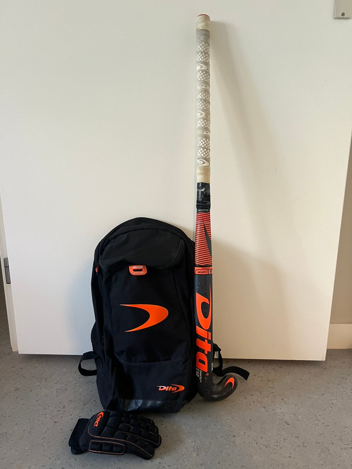 Dita Hockeyset: Carbotec C100 Stick, Handschoen & Tas, Ophalen of Verzenden, Gebruikt