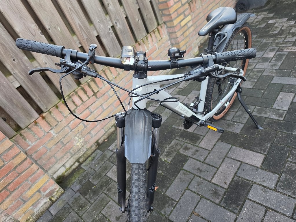 Foto 4 van Zeer mooie Cube Access WS Pro Grey 16"