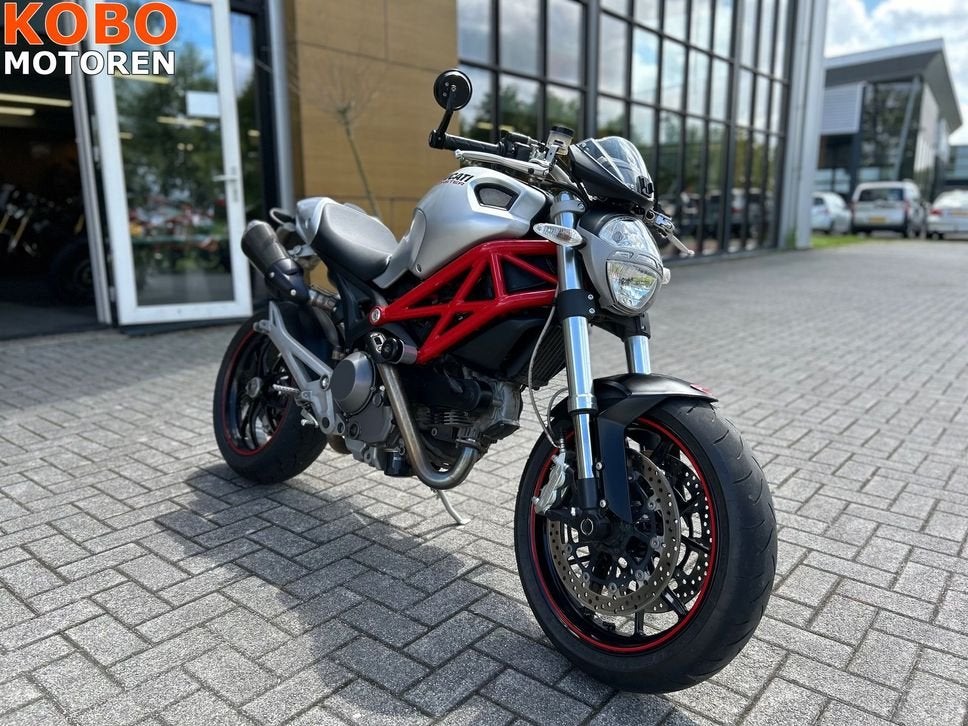 DUCATI M 1100 (bj 2010), Motoren, DUCATI, 2 cilinders, 1079 cc, Motorrijbewijs A