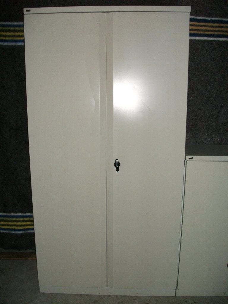 Stalenkast, draaideurkast, tweedeur kast, Gebruikt, Niet ingevuld, Metaal, Niet ingevuld