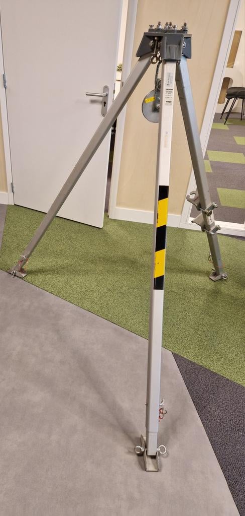 Protecta International Driepoot voor Takelen, Doe-het-zelf en Verbouw, Lieren en Takels, Ophalen, Gebruikt