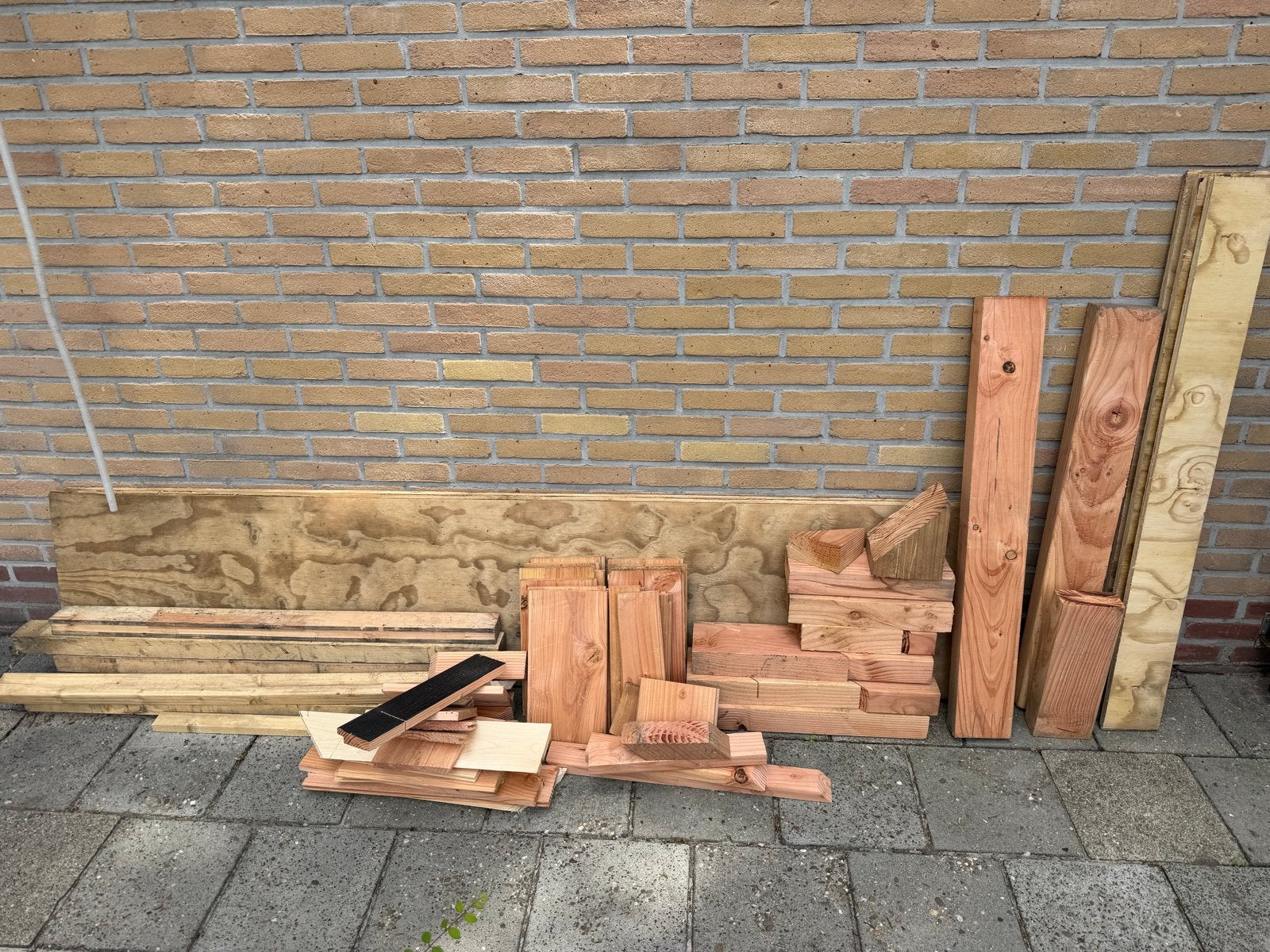 Gratis diverse houtresten en planken (Douglas / spaanplaat), Doe-het-zelf en Verbouw, Hout en Planken, Ophalen, Gebruikt, Minder dan 25 mm