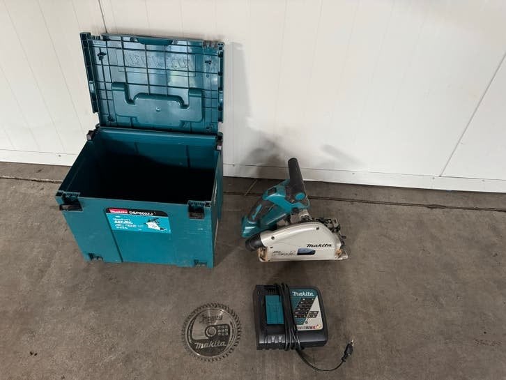 Makita Invalzaag DSP600Z met geleider en extra zaagblad