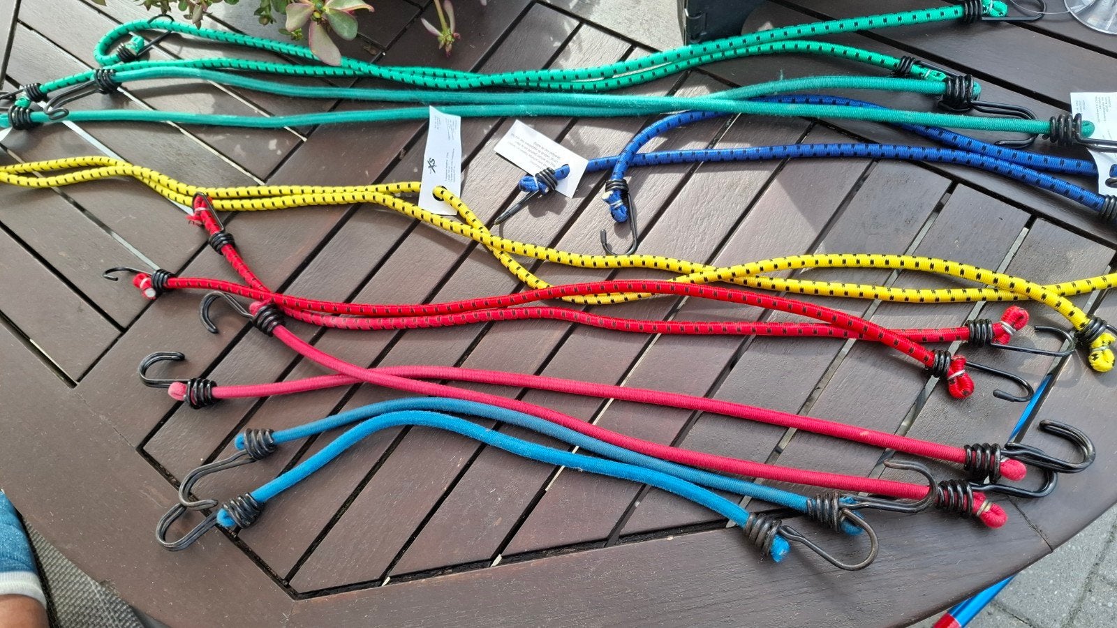 Diverse huishoudelijke artikelen: spanners, borstel, glazen, Caravans en Kamperen, Kampeeraccessoires, Ophalen, Gebruikt