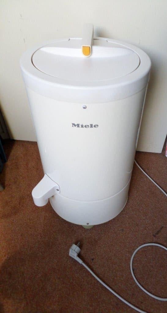 Centrifuge - Miele - Type WZ268 - 400 Watt - 2800 omw/min, Ophalen, Minder dan 85 cm, 4 tot 6 kg, Overige typen