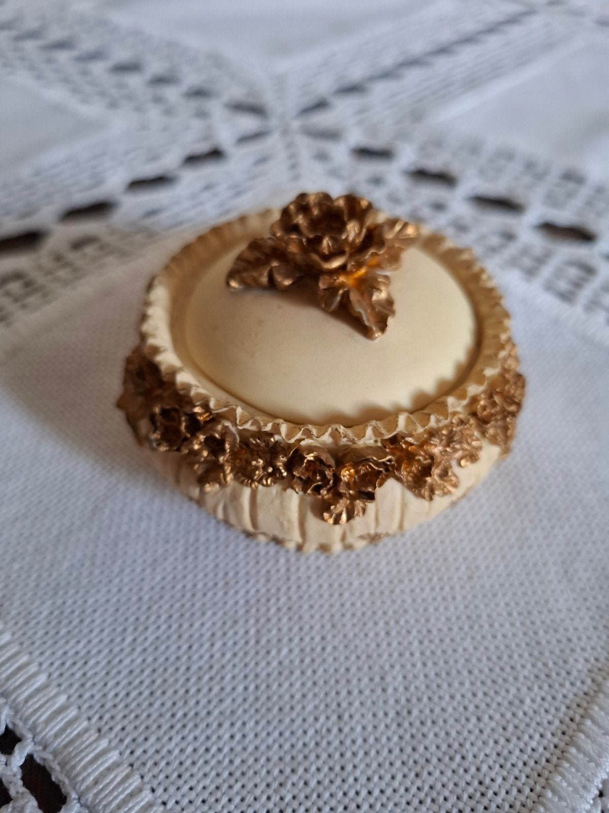 vintage sieradendoosje met gouden bloemdecoratie, Antiek en Kunst, Ophalen of Verzenden
