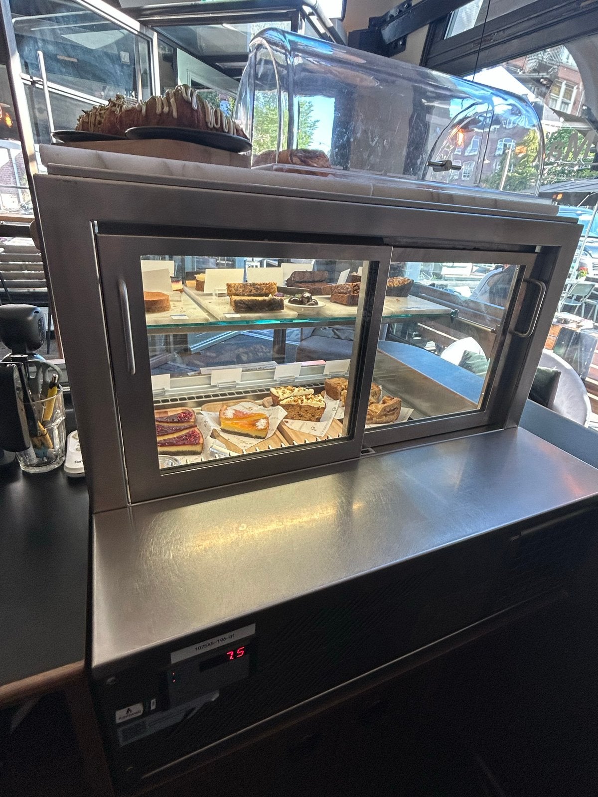 Gekoelde vitrine 80 cm breed voor gebak en broodjes, Ophalen, Gebruikt, Koelen en Vriezen