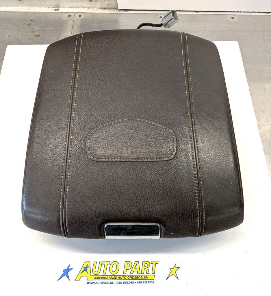 Dodge Ram Longhorn armleuning 2013-2018, Auto-onderdelen, Interieur en Bekleding, Gebruikt, PO Box 21-8004 | Auburn Hills, MI 48321-8004