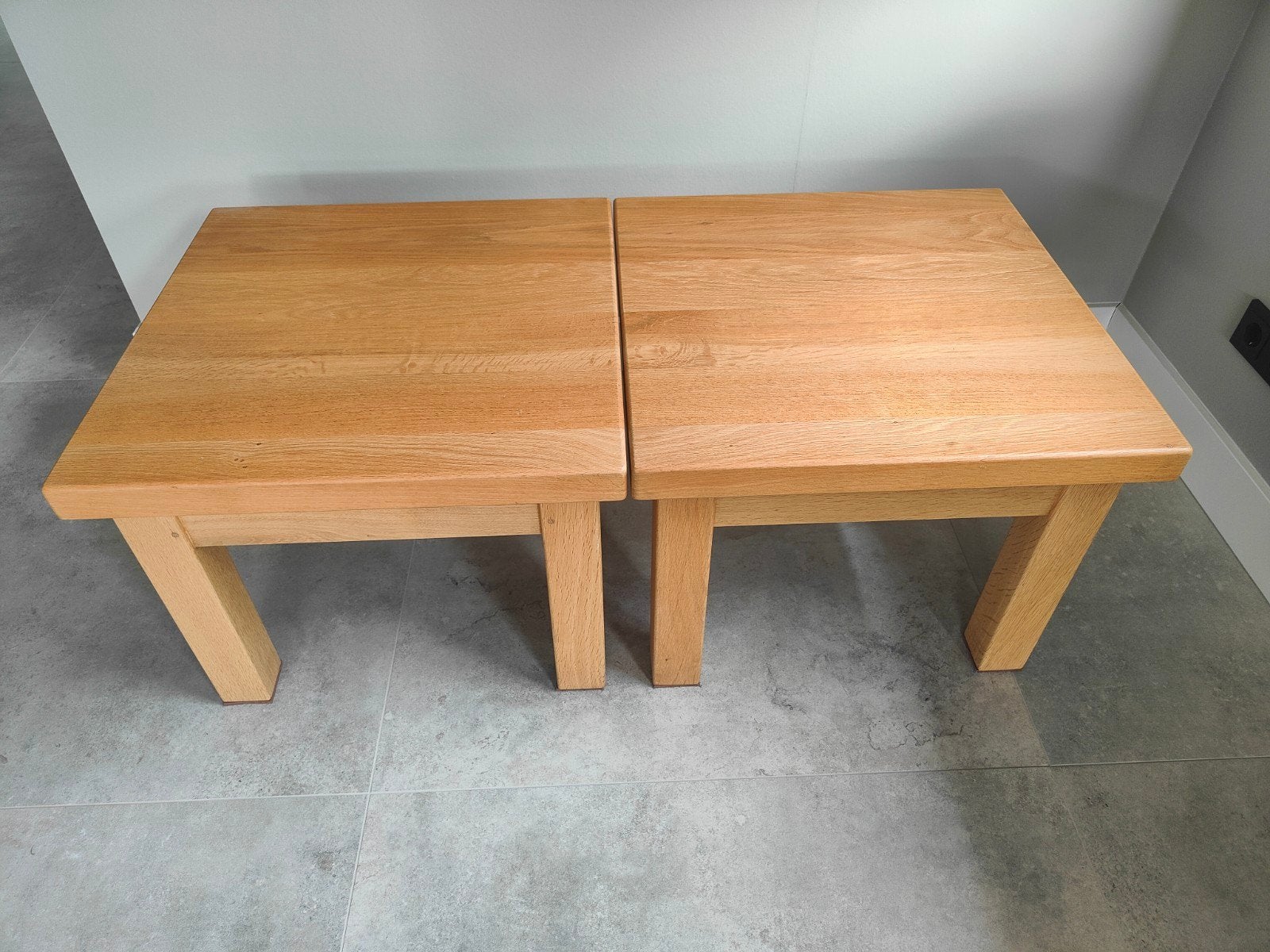 2x eikenhouten bijzet/salontafel - vorig jaar gelakt, Vierkant, 55 tot 75 cm, Zo goed als nieuw, Hout
