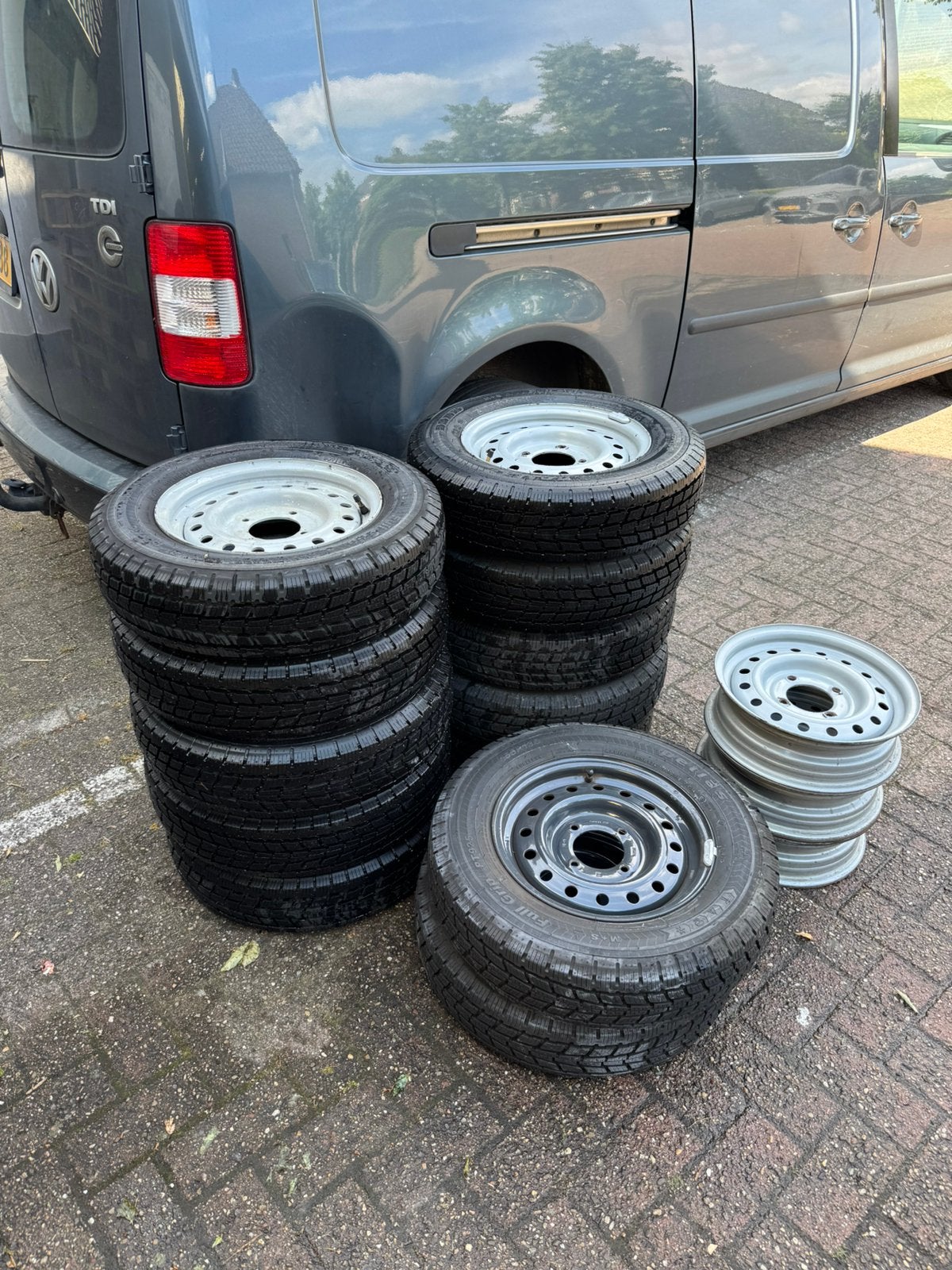 Partij aanhanger wielen 12 stuks 3 losse velgen zgan, Ophalen