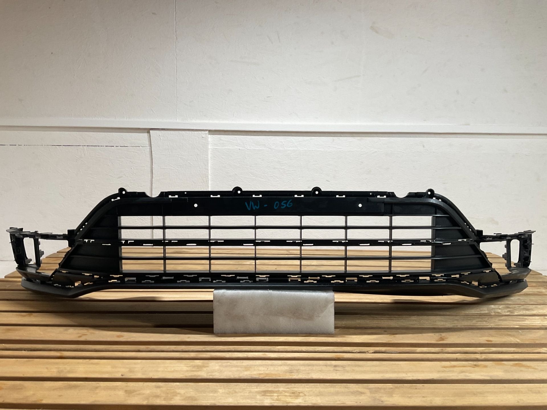 Bumper Gril VW T-Roc Troc Rooster 2GA805903B Rline R-line, Auto-onderdelen, Gebruikt, Volkswagen, Volkswagen AG, Berliner Ring 2
38440  Wolfsburg, DE