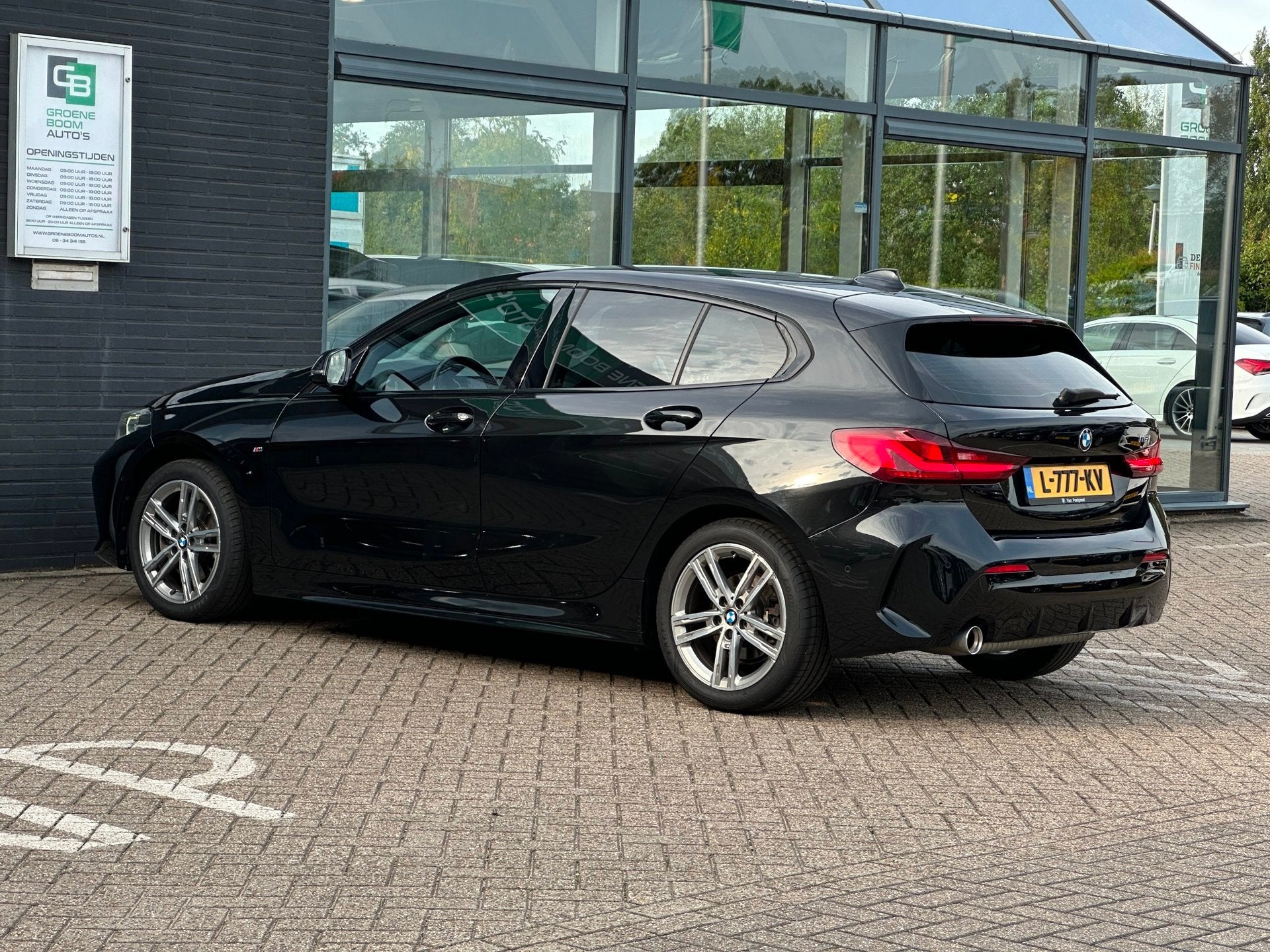 BMW 1-serie 118i Business Edition /SFEERVERLICHTING/CAMERA/N, Auto's, Dealer onderhouden, Gebruikt, Zwart, Origineel Nederlands
