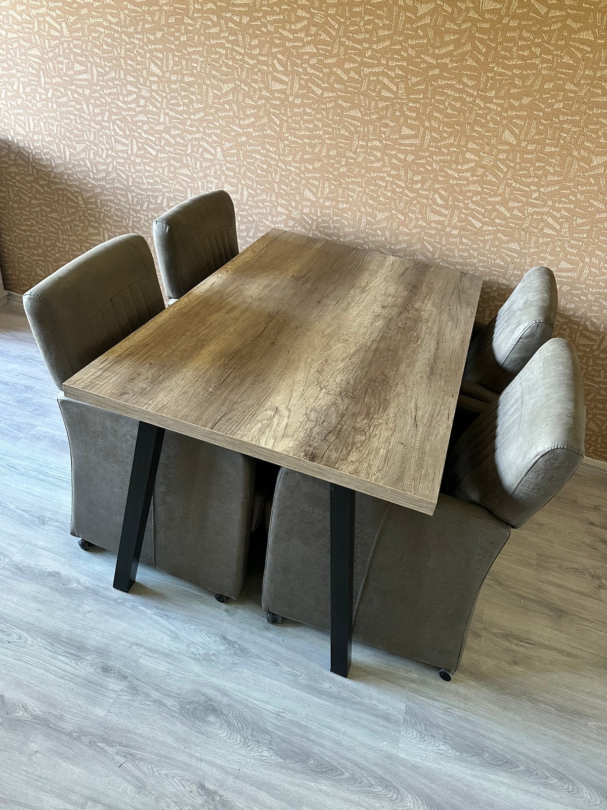 Rechthoekige eettafel met eetkamerstoelen met wieltjes, Ophalen, Gebruikt, 100 tot 150 cm, 50 tot 100 cm