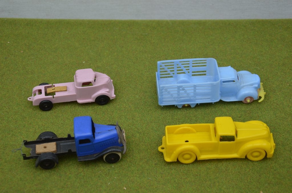 4 oude pick-up trucks/ vrachtwagens uit de jaren 50 / 60, Ophalen of Verzenden