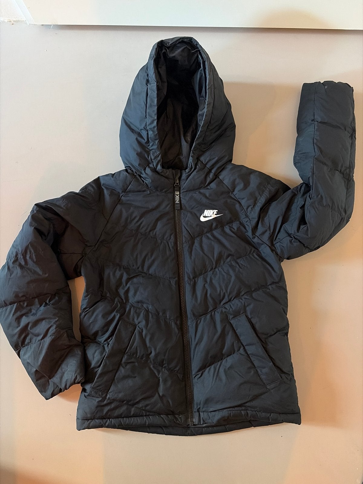 Nike Puffer Jas Zwart - Maat M (137-147 CM), Ophalen of Verzenden, Zo goed als nieuw, Jongen of Meisje