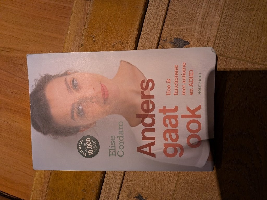 boek 'Anders gaat ook' over autisme van Elise Cordaro, Ophalen of Verzenden, Gelezen, Elise Cordaro