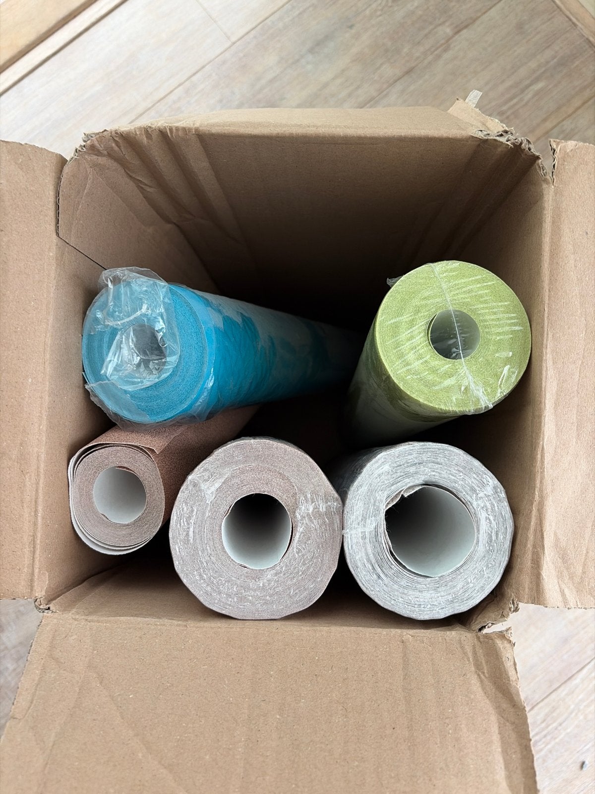 4 rollen behang: groen, blauw en steenmotief GRATIS, Ophalen, Groen, Materiaallook