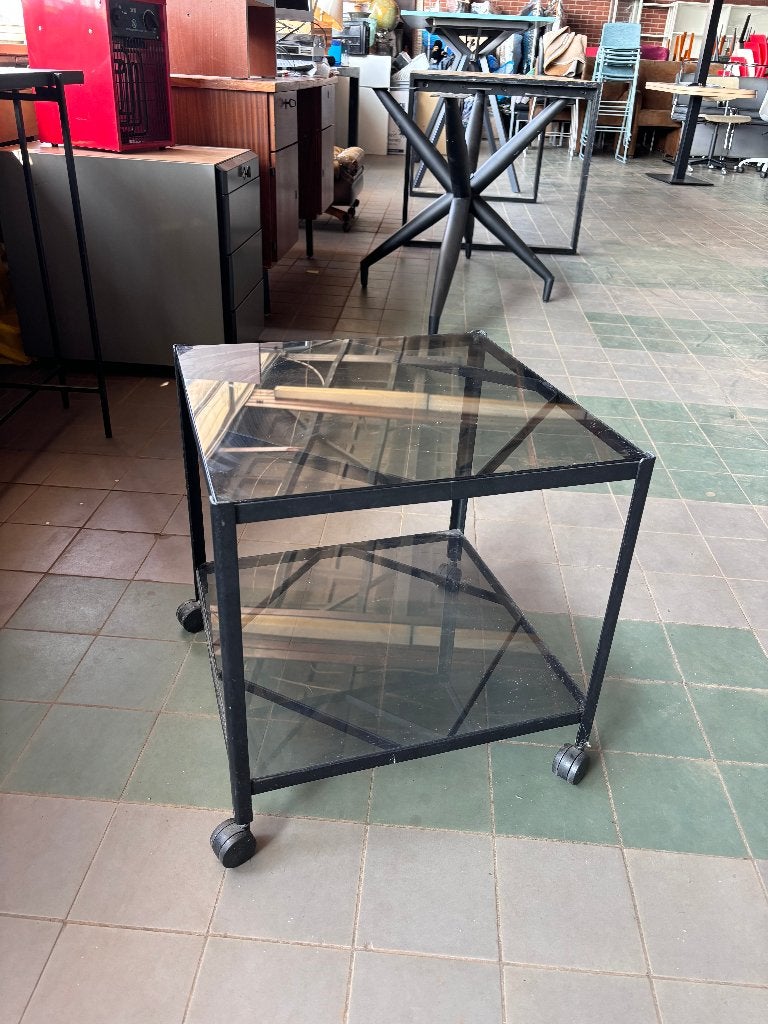 IKEA Bijzettafel Zwart Metaal Glas op Wielen, Minder dan 55 cm, Gebruikt, Vierkant, Glas