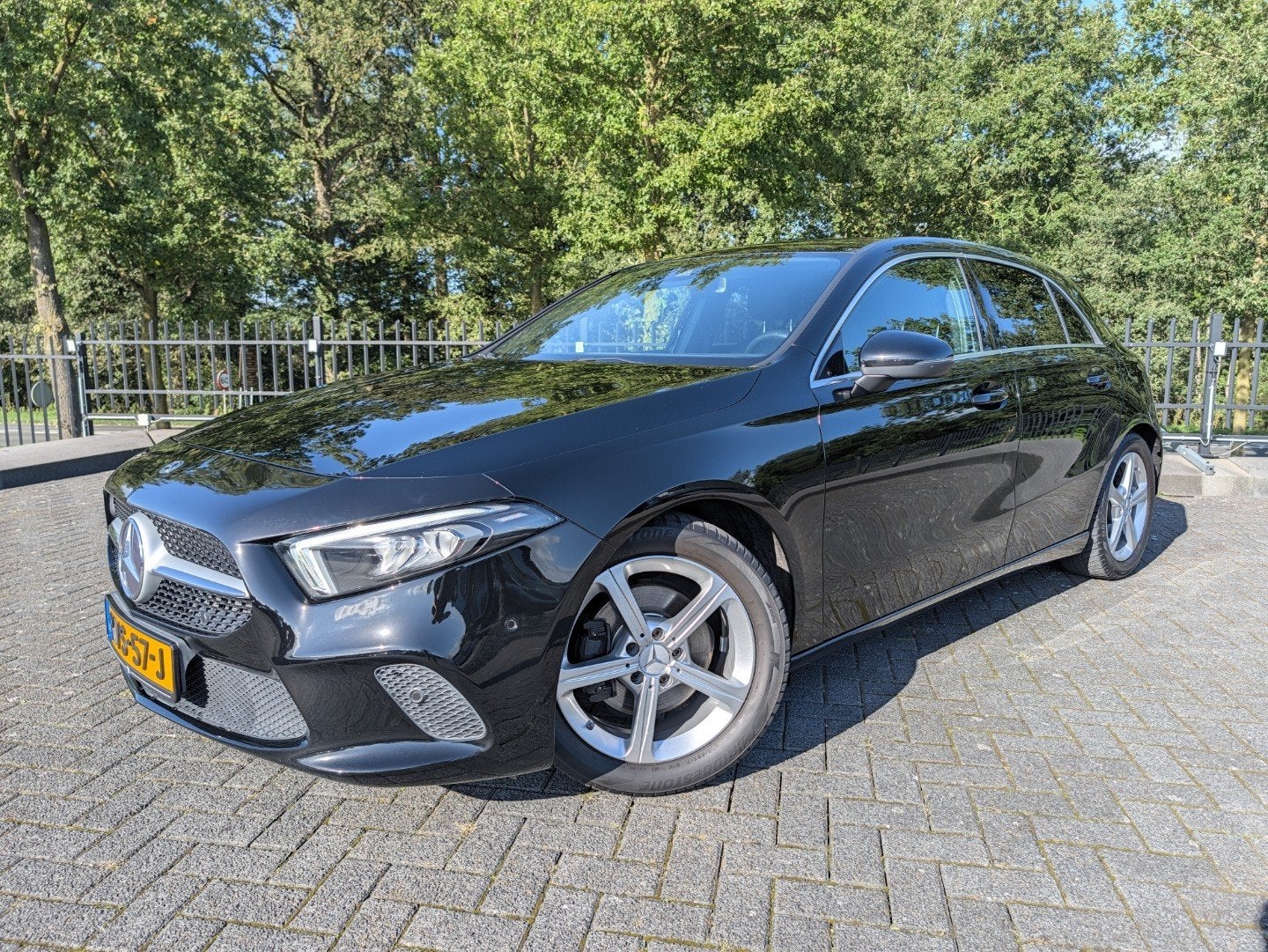 Mercedes-Benz A-Klasse 200 Premium | PDC | Camera | Carbon |, Auto's, Gebruikt, 4 cilinders, Met garantie (alle), Leder en Stof
