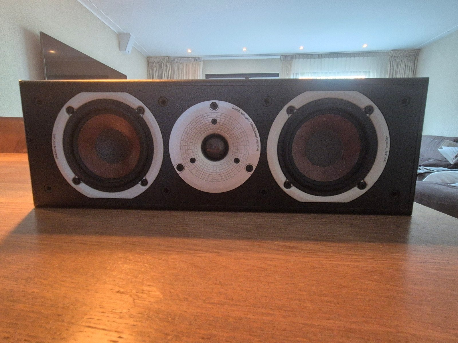 Dali Spektor Vokal center speaker, Ophalen, 120 tot 150 watt, Zo goed als nieuw, Geschikt voor surround/home cinema
