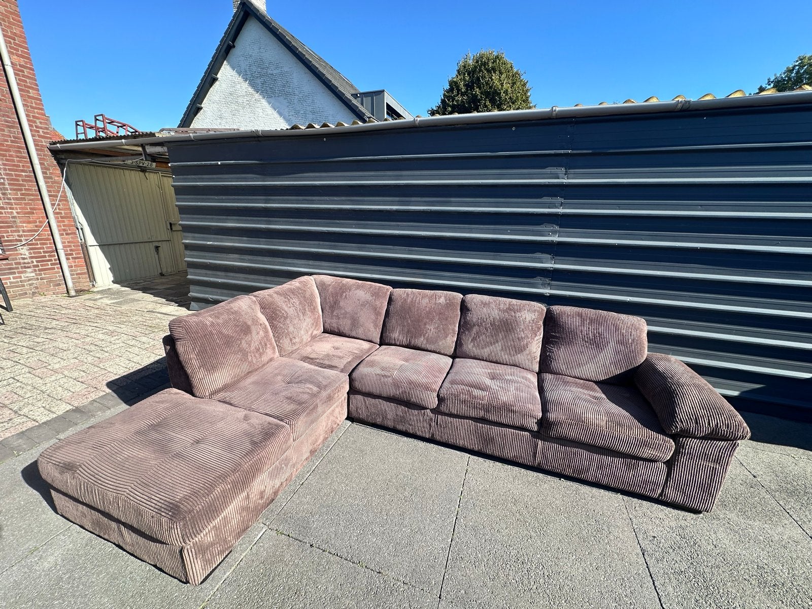 Bruine ribstof hoekbank met chaise longue, Gebruikt, Hoekbank, 300 cm of meer, Ophalen of Verzenden