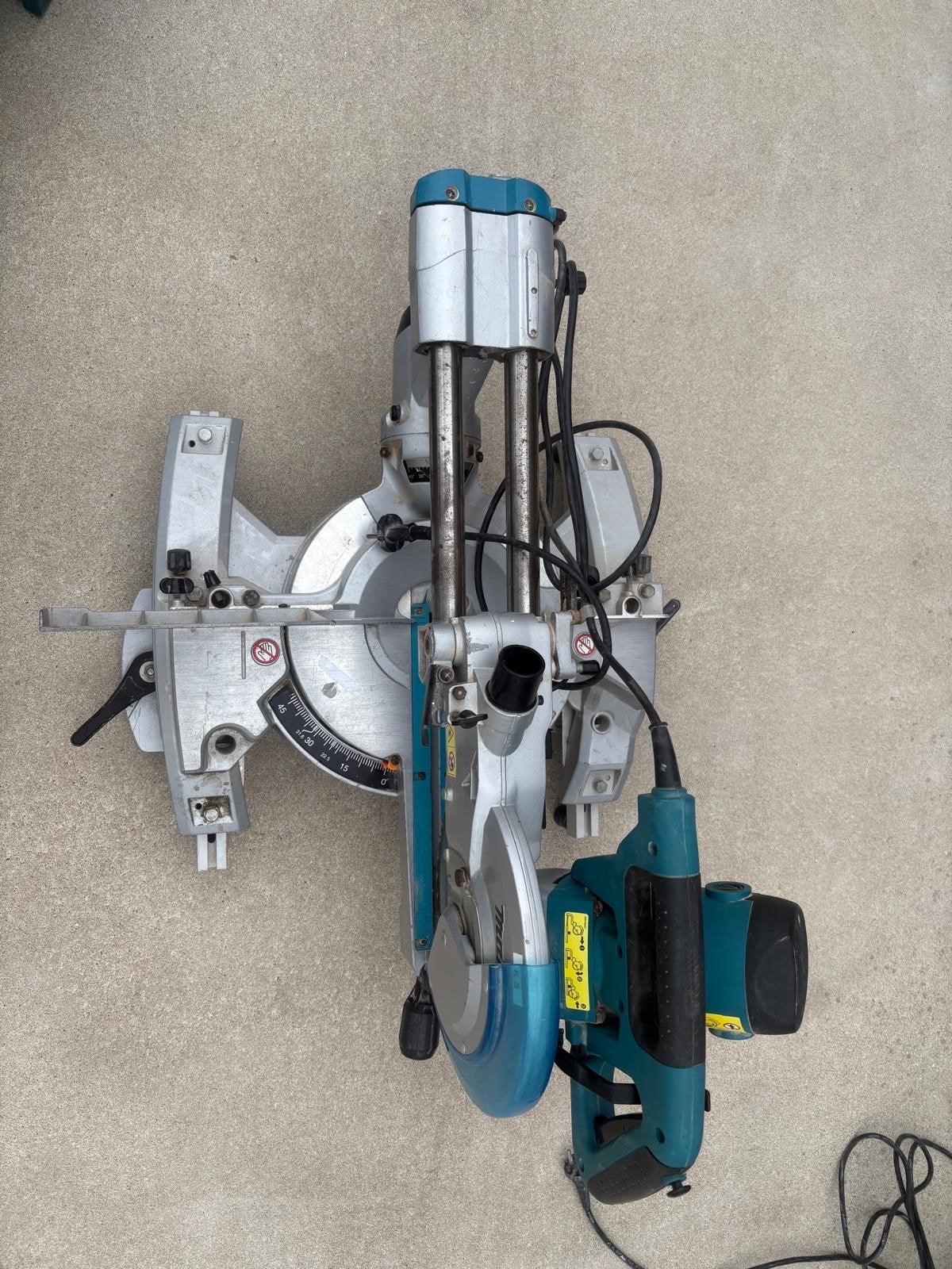 Makita Afkortzaag - Krachtige en Betrouwbare Zaag, Doe-het-zelf en Verbouw, Gereedschap | Zaagmachines, Gebruikt, Afkortzaag, 1200 watt of meer