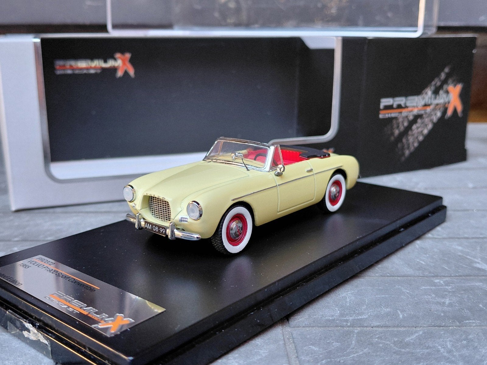 Volvo P1900 Sport Cabriolet 1955 Light Yellow 1/43 PremiumX, Ophalen of Verzenden, Zo goed als nieuw, Auto, Overige merken