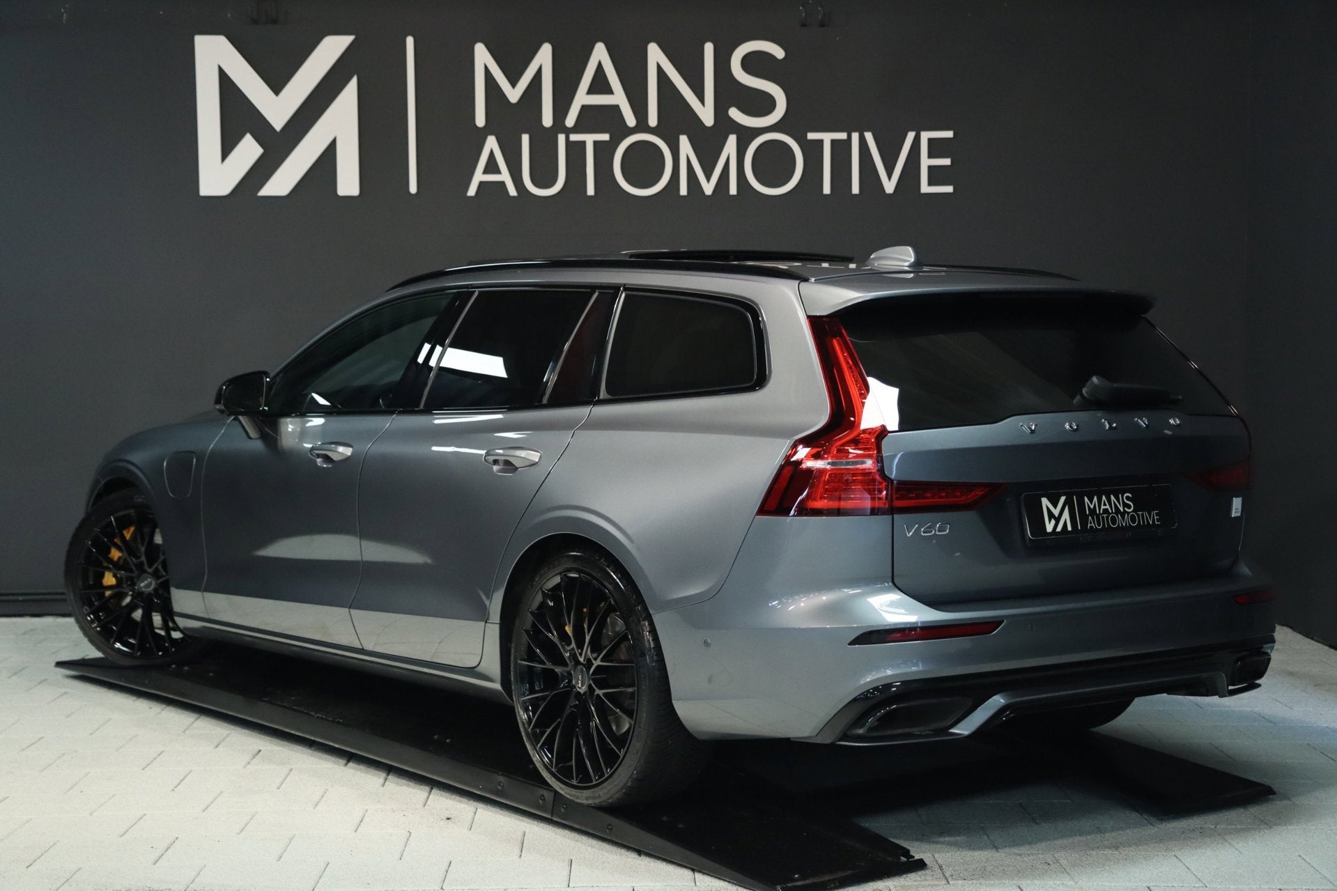 Volvo V60 2.0 T8 AWD Polestar Engineered / PANODAK / B&W / 1, Auto's, Automaat, Dealer onderhouden, Gebruikt, Zwart