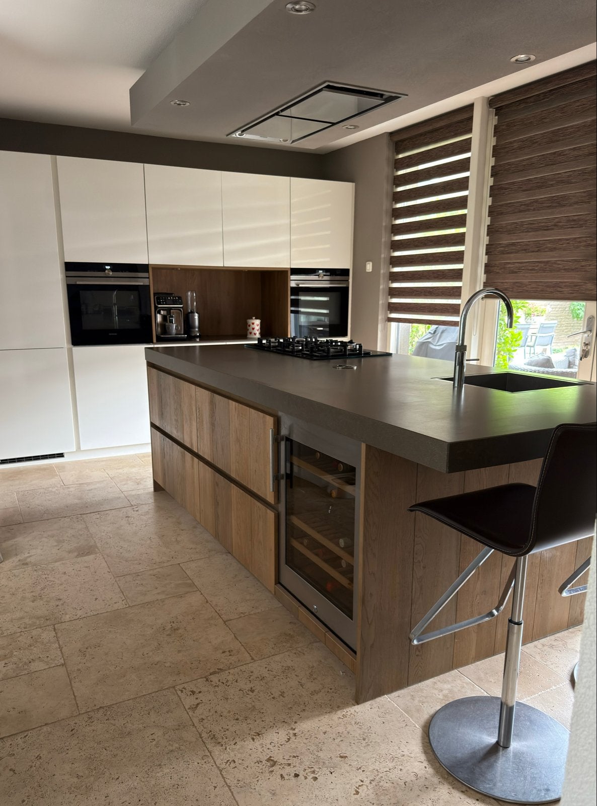 Prachtige keuken met kookeiland en inbouwapparatuur, Huis en Inrichting, Keuken | Complete keukens, Ophalen, Wit, Zo goed als nieuw