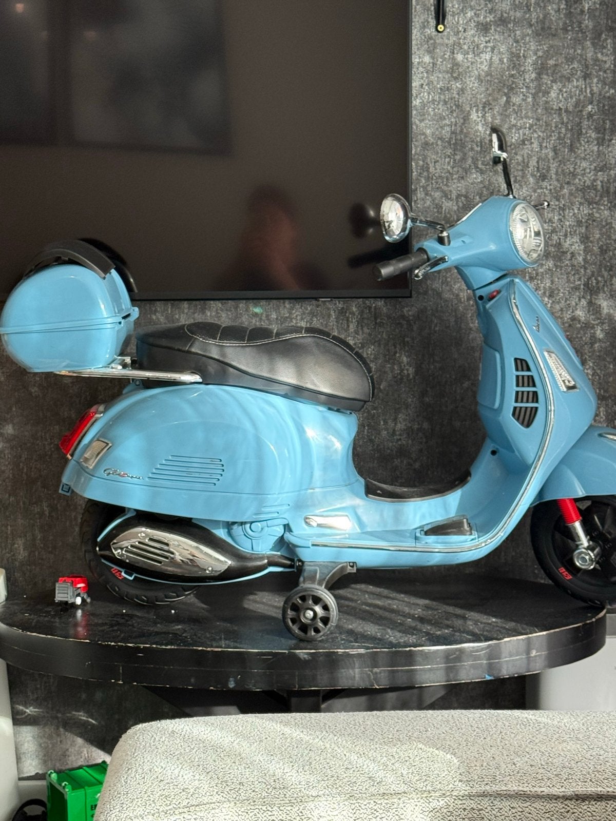 Kinder Vespa met defecte accu - makkelijk te repareren, Fietsen en Brommers, Ophalen, Gebruikt