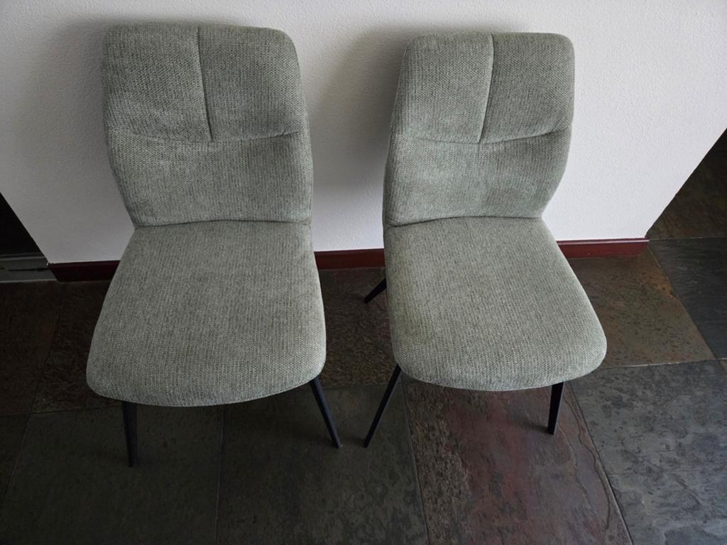 Set van 2 Eetkamerstoelen Kaavi. 
Stof Mito
Kleur 55 green, Ophalen, Twee, Overige kleuren, Zo goed als nieuw