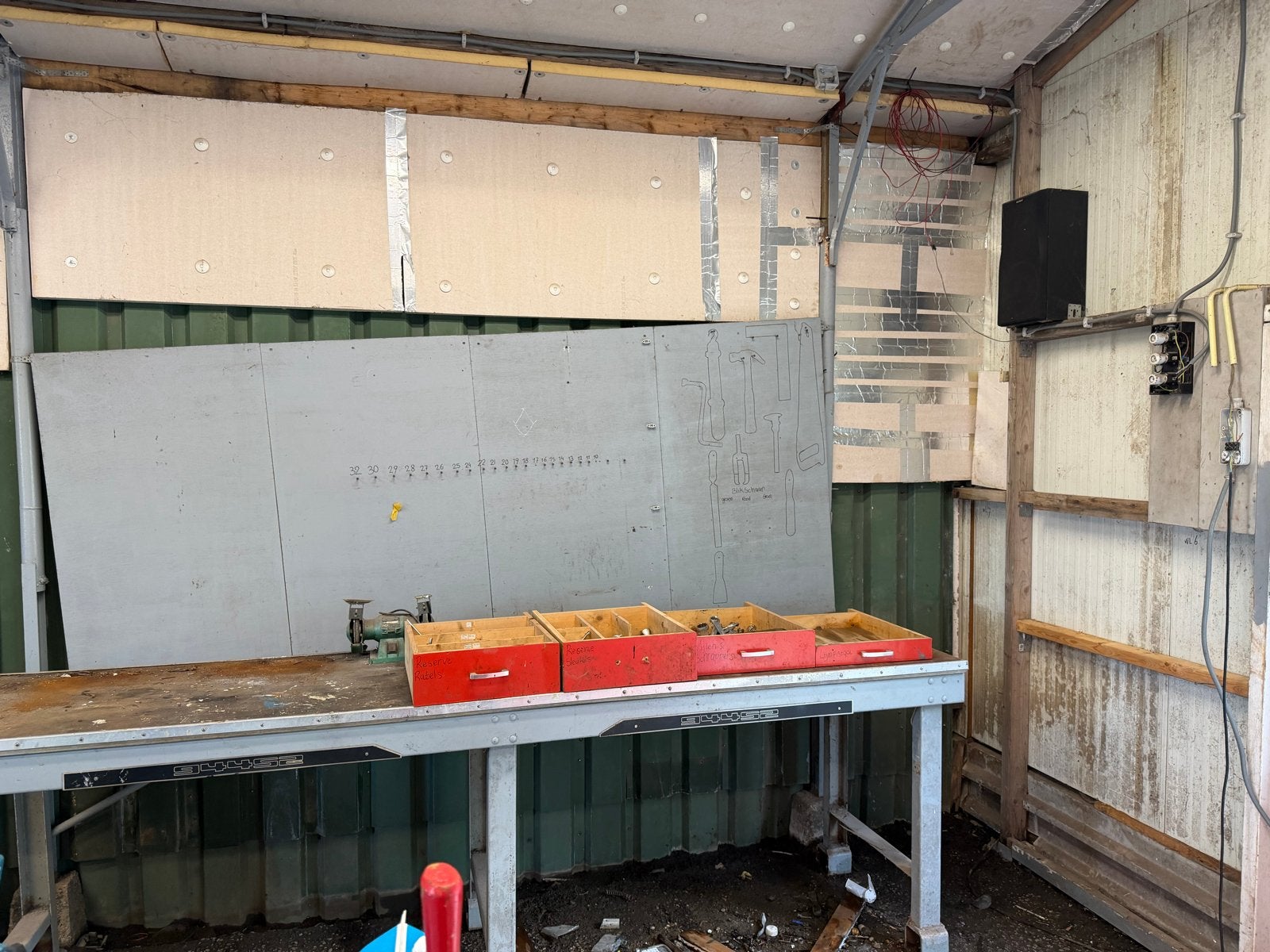 Robuuste werkbank, Doe-het-zelf en Verbouw, Ophalen, Gebruikt, Gereedschapsopslag, Overige merken