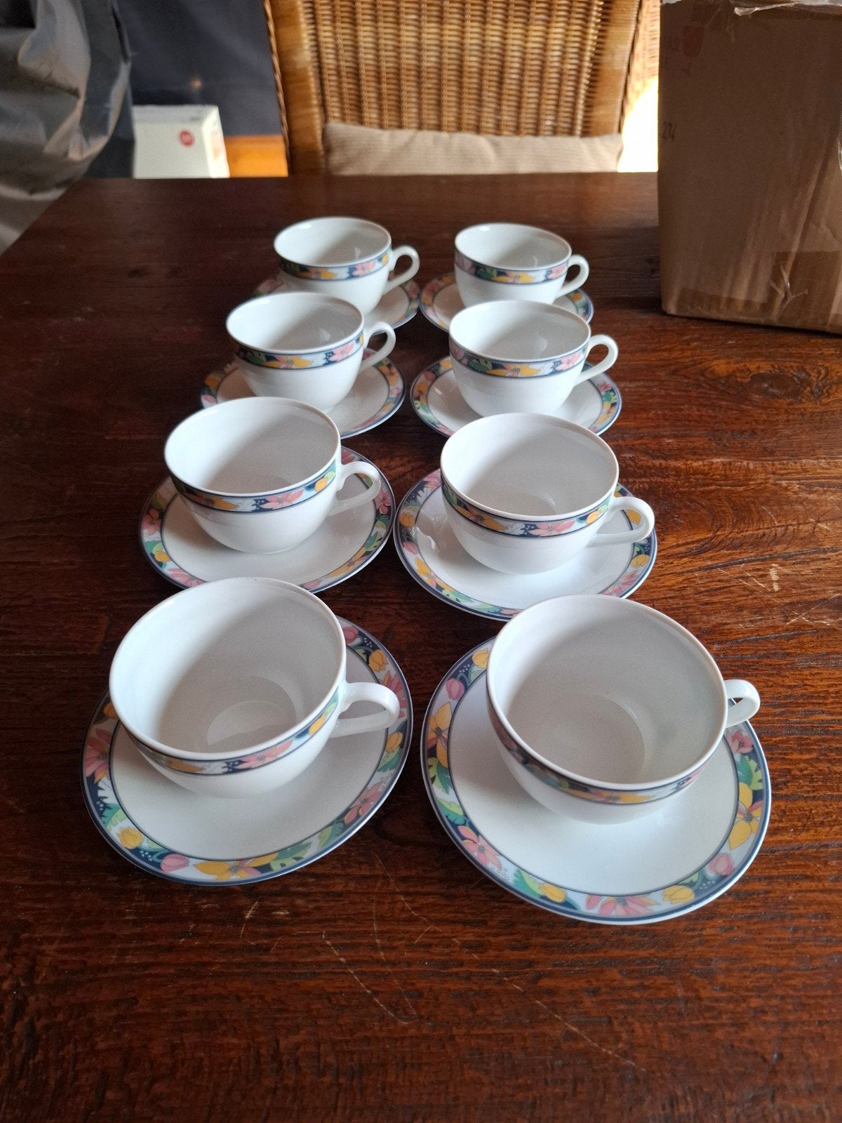 8 kop en schotels Fine Royal Porcelain Studio Collection, Antiek en Kunst, Ophalen of Verzenden