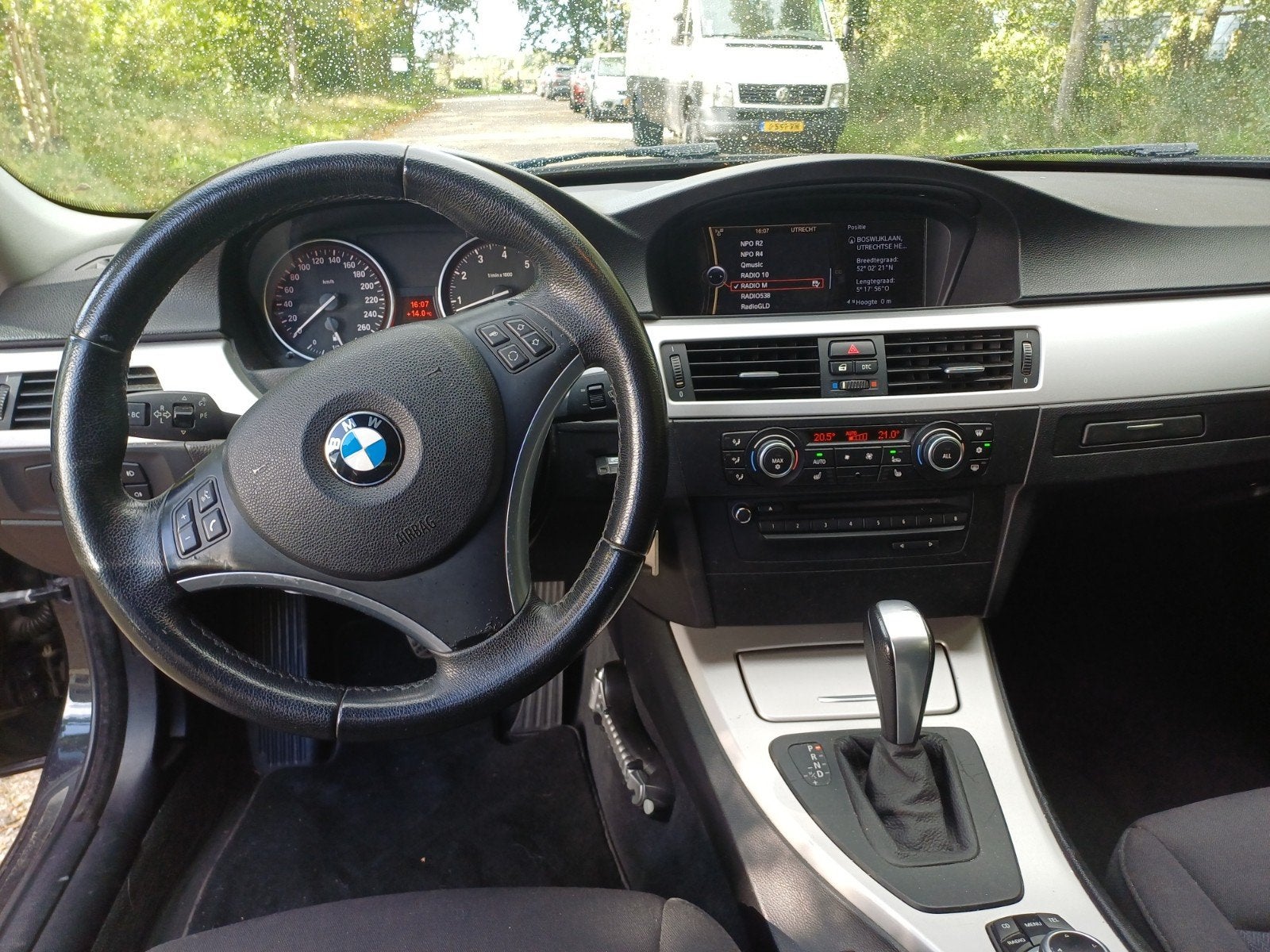 BMW 3-Serie 3.0 I 325 AUT 2010 Zwart, 745 kg, Stof, Zwart, 1435 kg