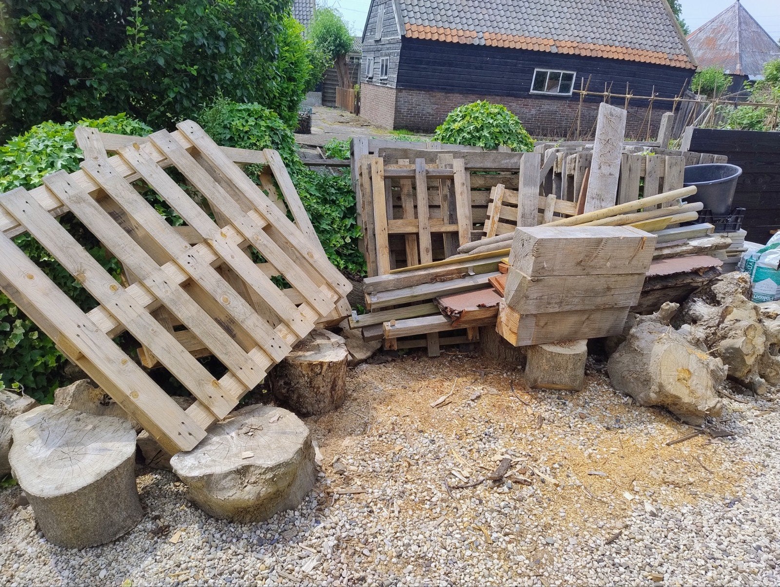 Diverse partij hout: pallets, balken en planken, Gebruikt, Ophalen of Verzenden, Balk, Overige houtsoorten